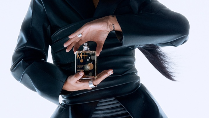 Image of Bohoboco fragrance in a glass with cherries